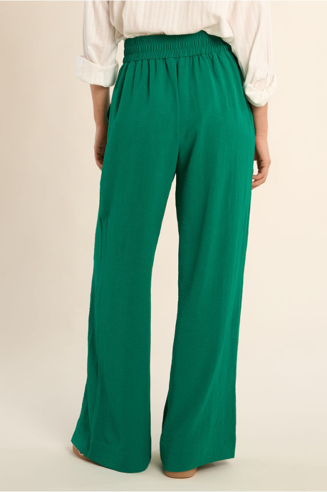 High-waisted, flowing trousers