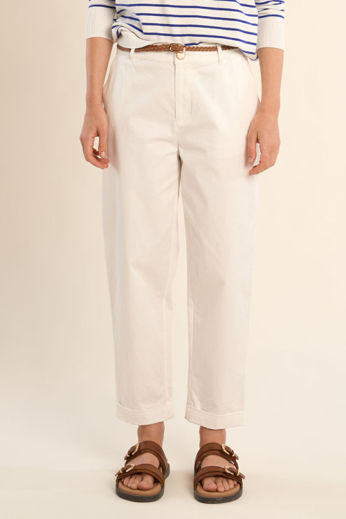 Pantalón de mujer tobillero, corte pitillo.