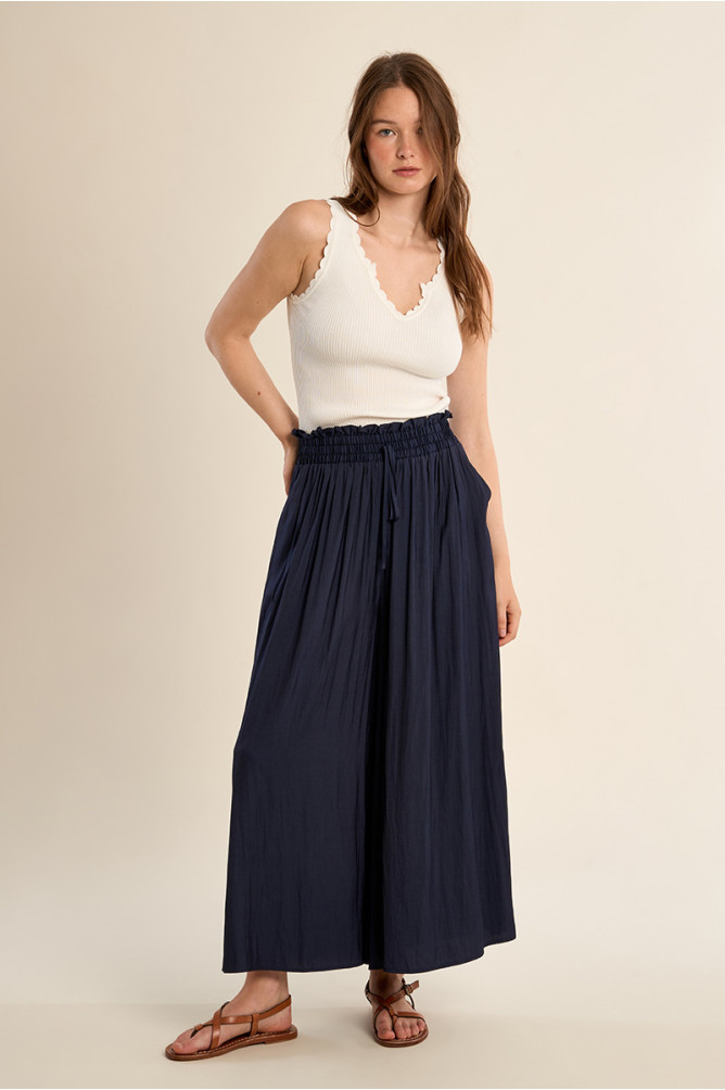 Pantalón de mujer tobillero, perneras anchas.