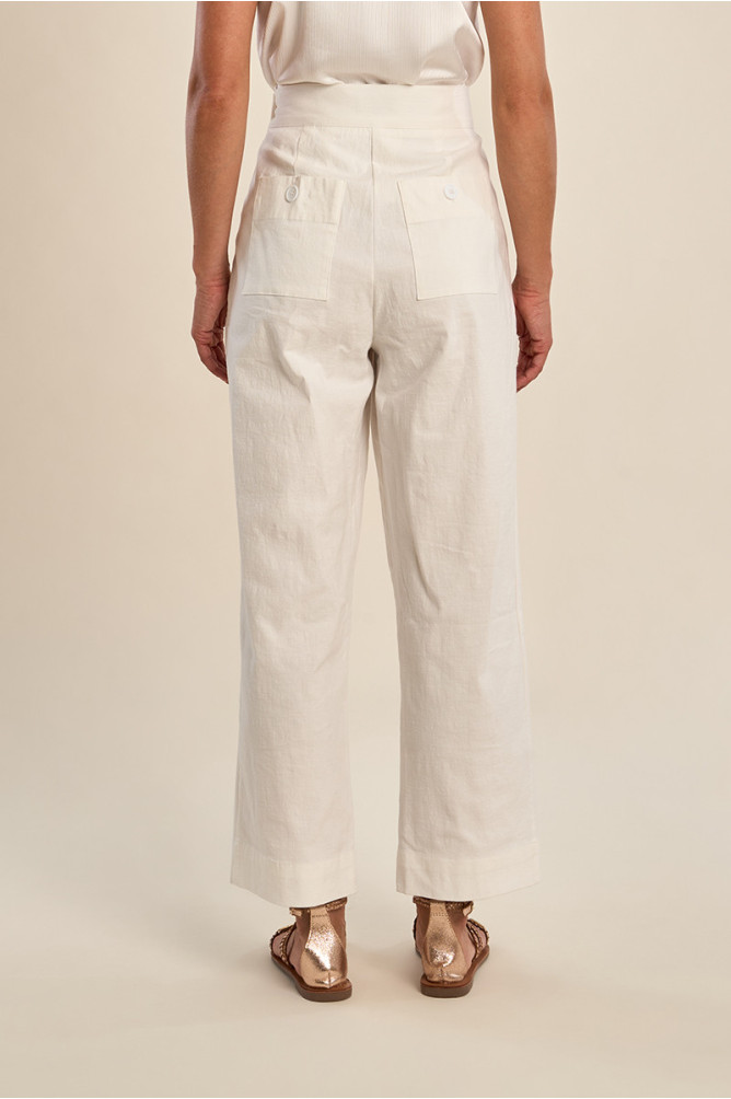 Flowy, high-waisted trousers