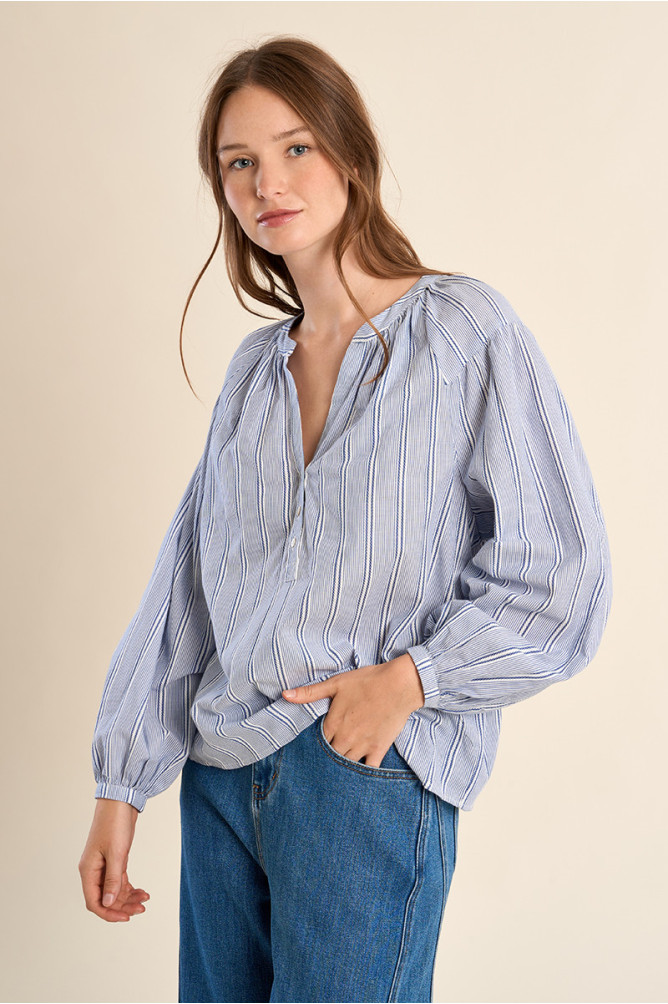 Blusa de mujer de manga larga, con estampado.