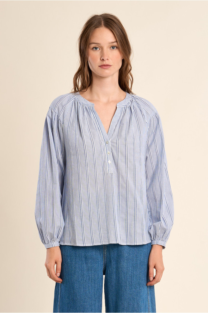 Blusa de mujer de manga larga, con estampado.
