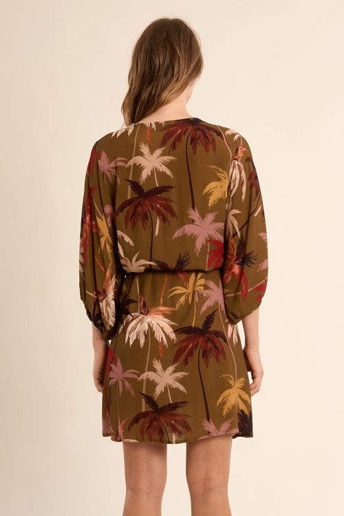 Vestido corto, con estampado y lazada.