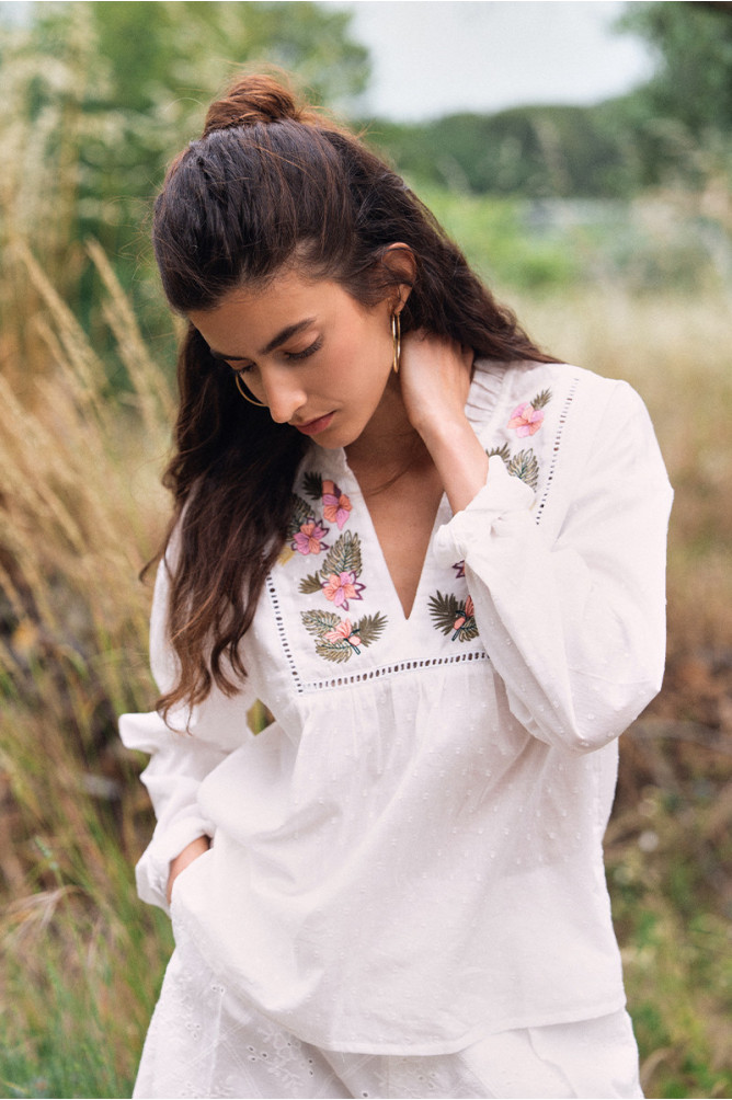 Blouse à broderie florale