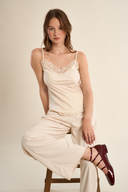 Top de mujer lencero, detalle encaje.