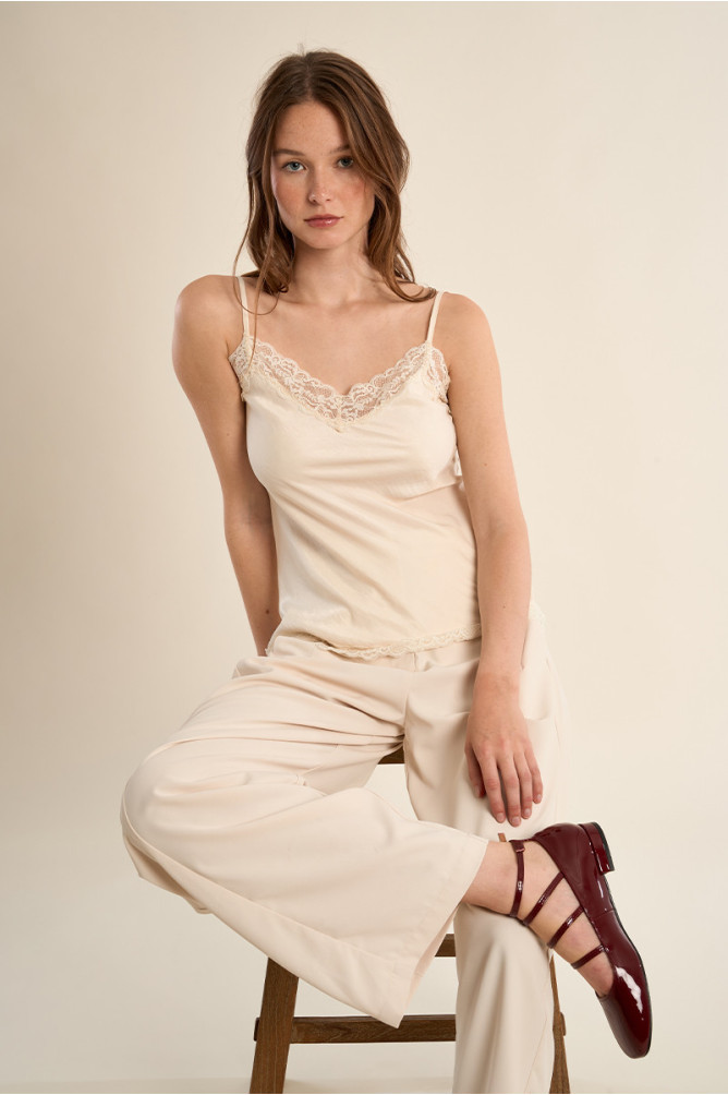 Top de mujer lencero, detalle encaje.
