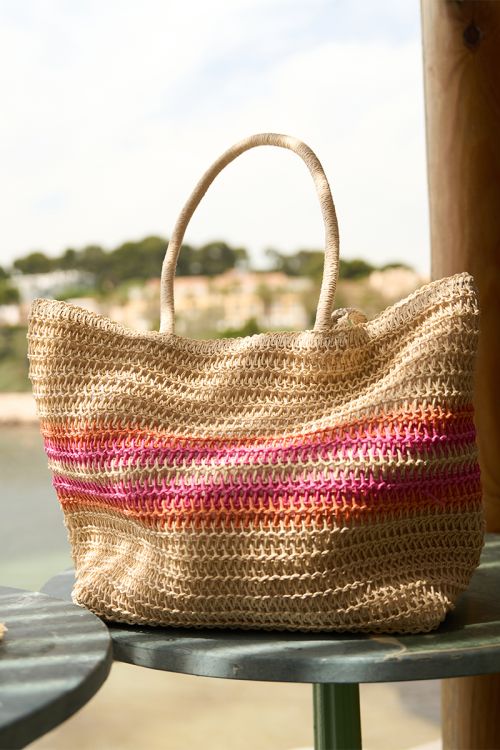 Bolso de mujer de mano, trenzado, de rafia.