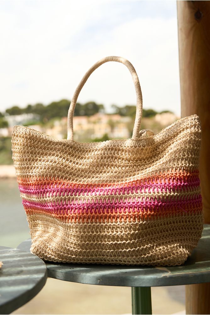 Bolso de mujer de mano, trenzado, de rafia.