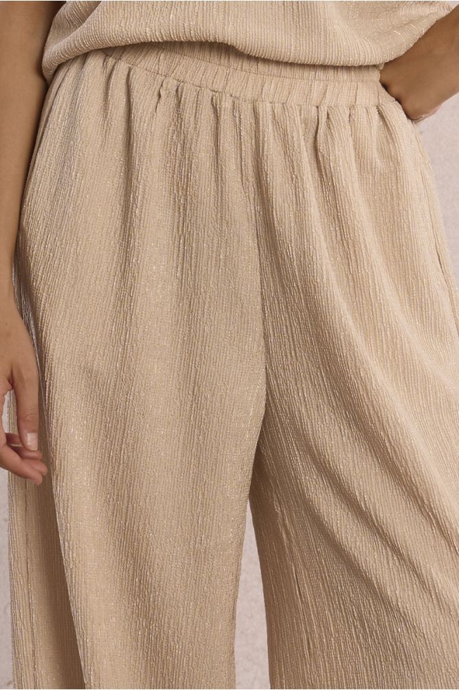 Pantalon droit et fluide en semi-transparence