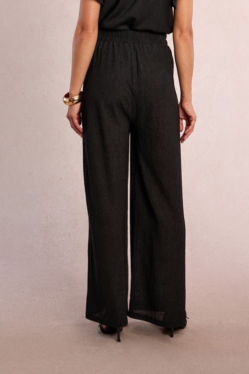 Pantalon droit et fluide en semi-transparence