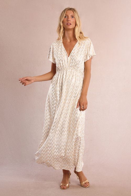 Vestido largo, de manga corta, con estampado.