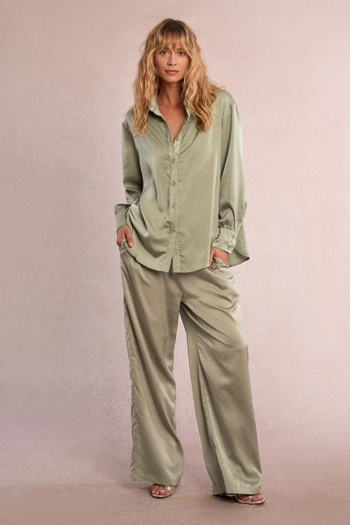 Pantalón de mujer largo, abalorios brillantes.