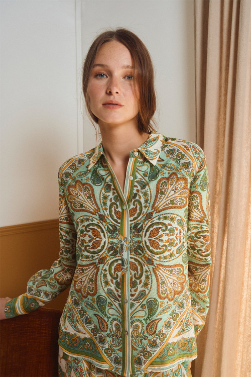 Lightweight shirt, scarf print