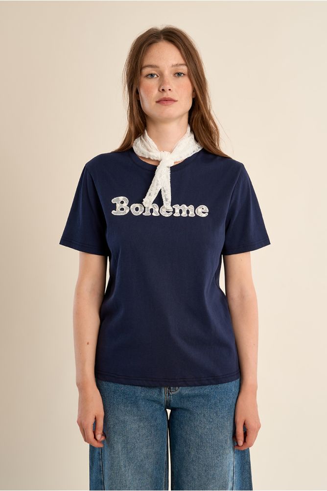 Camiseta de mujer de manga corta, con estampado y encaje.