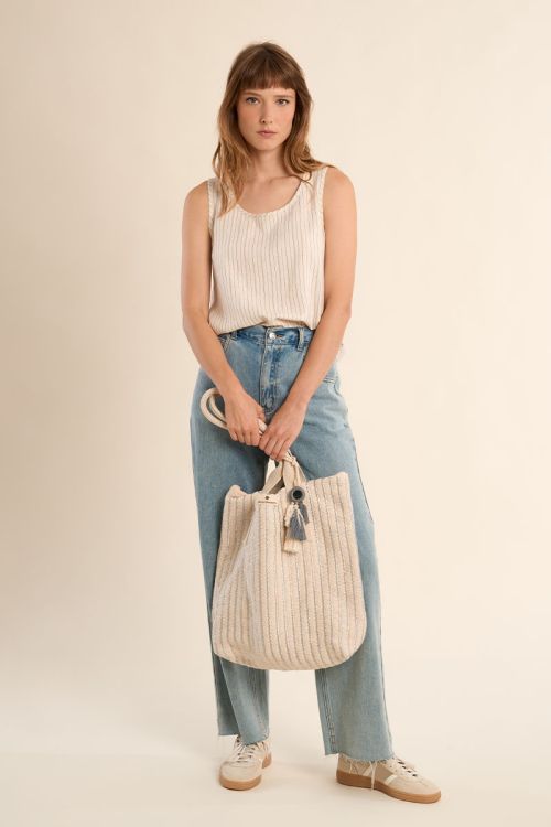 Bolso de mujer de tela, con estampado y borlas.