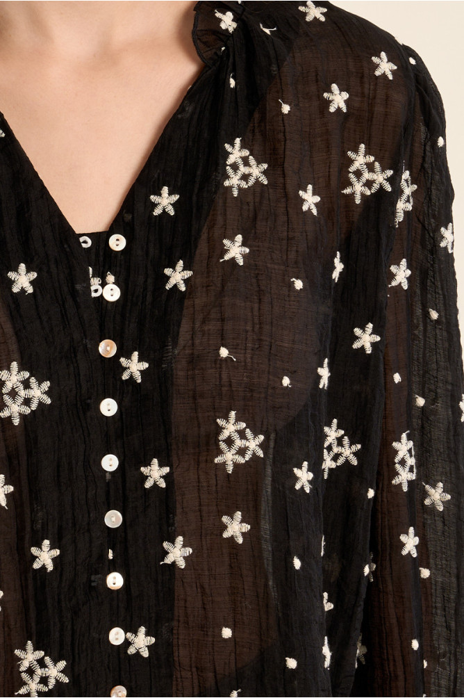 Camisa de mujer de manga larga poeta, con estampado.