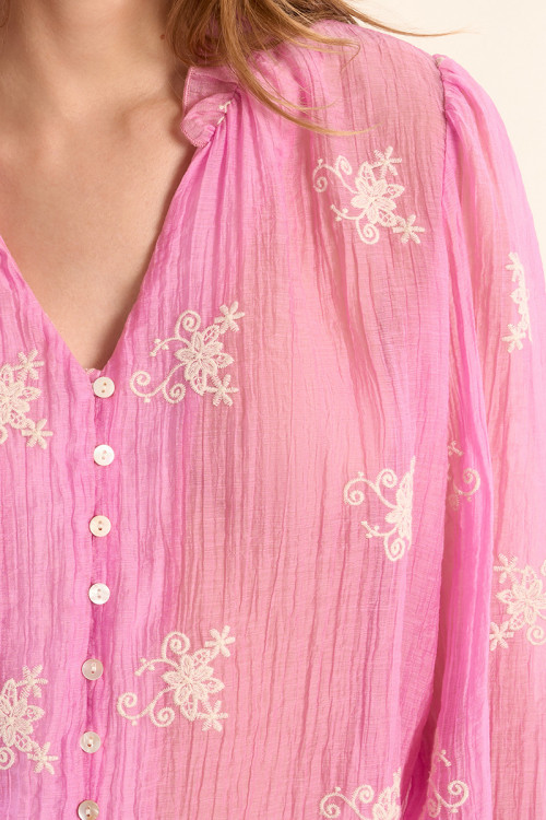Chemise brodée en semi-transparence