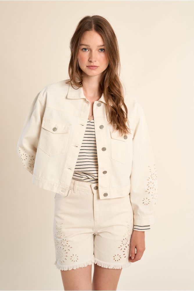 Veste denim, détails broderie anglaise