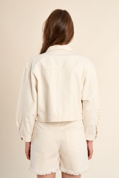 Veste denim, détails broderie anglaise