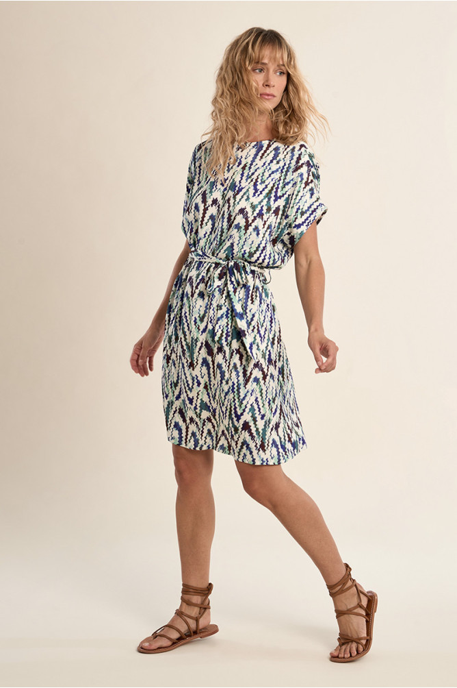Robe courte ceinturée, imprimée