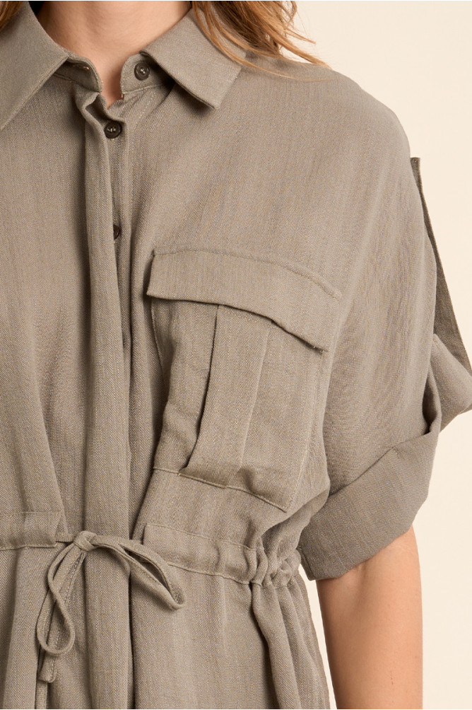 Safari blouse, knotted at the waist