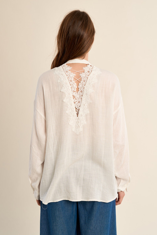 Mandarin collar shirt, open at the back