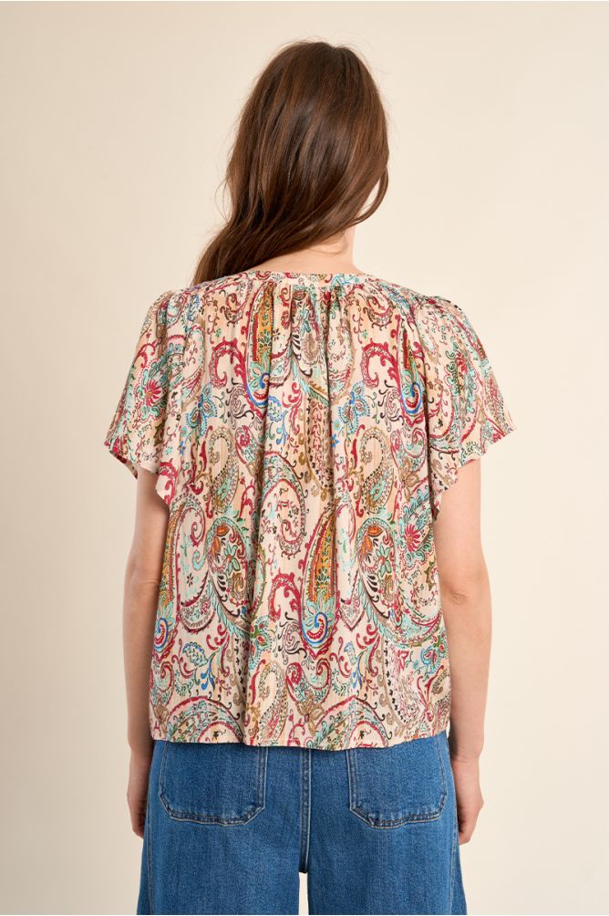 Top de mujer de manga corta, con estampado.