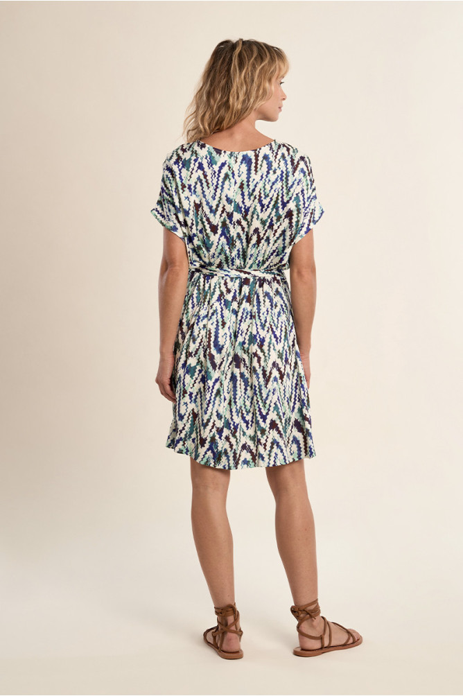 Robe courte ceinturée, imprimée