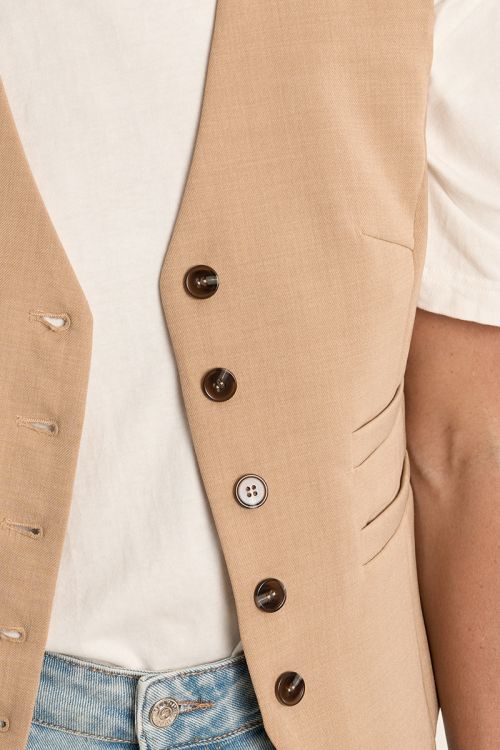 Short, fitted blazer