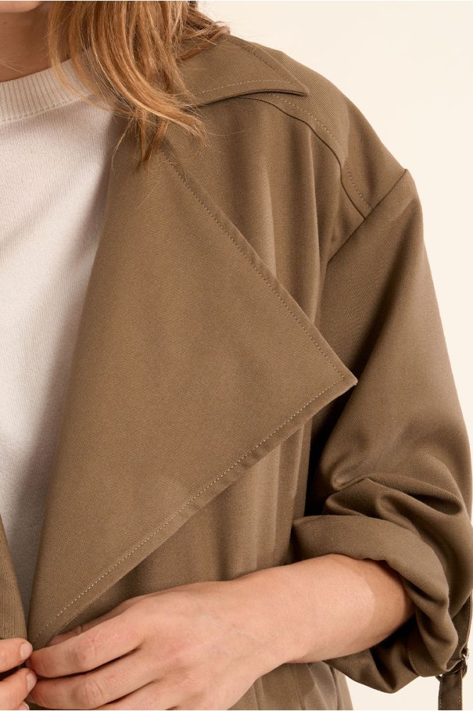 Lightweight belted jacket