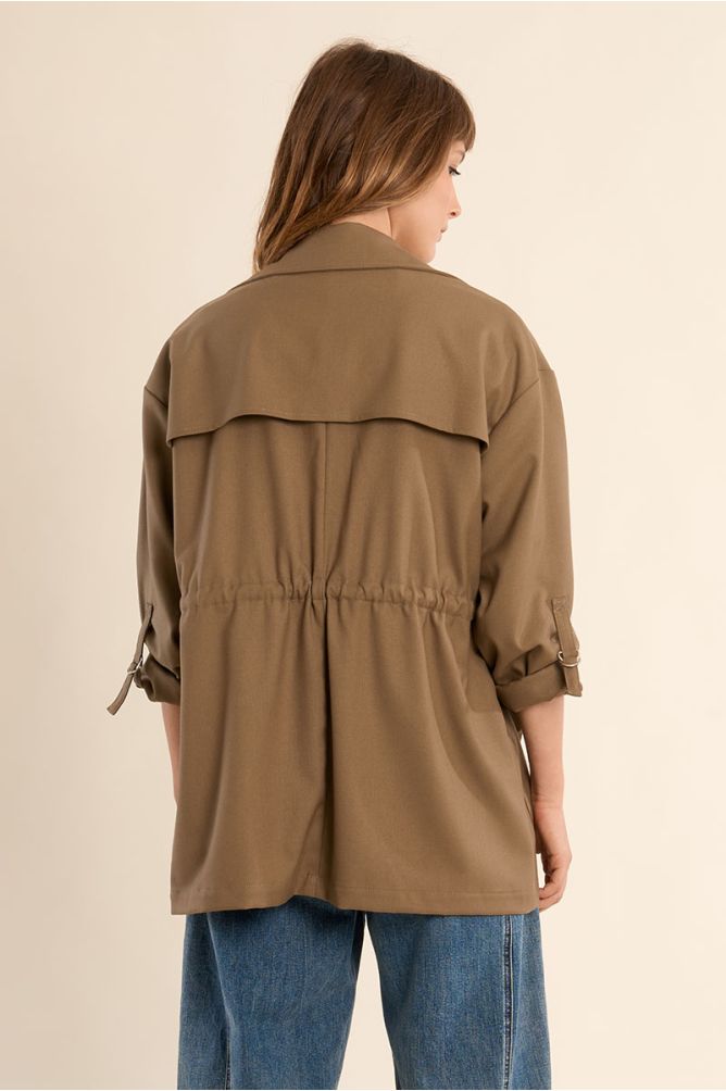 Chaqueta de mujer de manga larga, cuello y solapa.