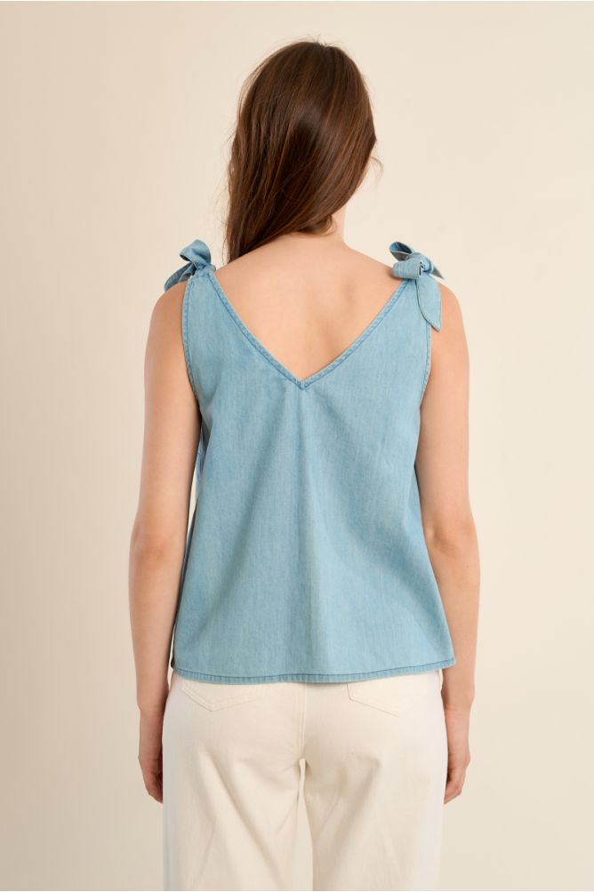 Top de mujer de tirantes, con lazada.