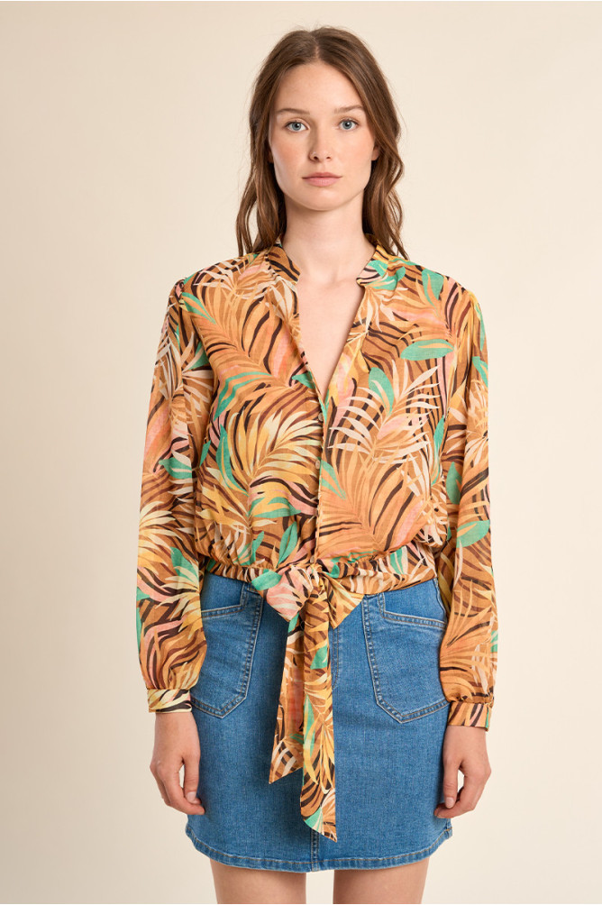 Camisa de manga larga, estampado y lazada.