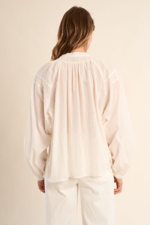 Camisa de mujer de manga larga, abullonada.