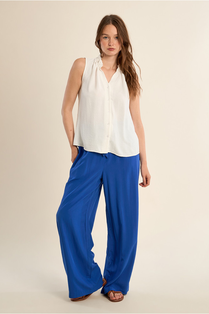 Sleeveless blouse top