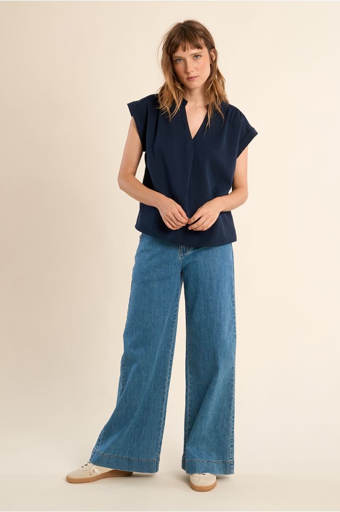 Sleeveless top
