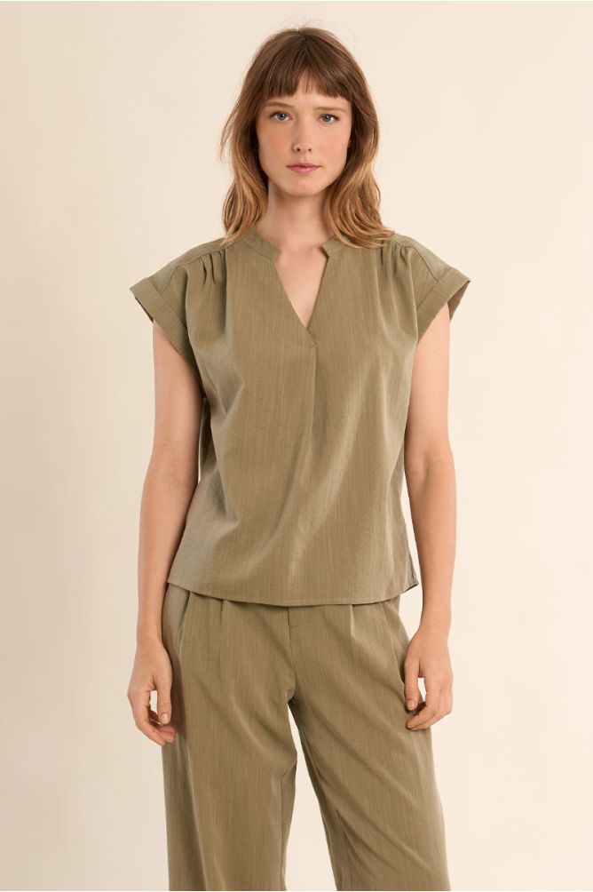 Sleeveless top
