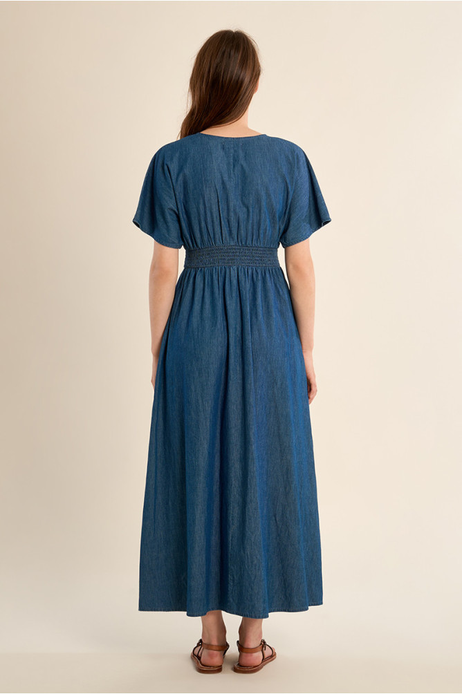 Vestido largo, de manga corta, efecto vaquero.