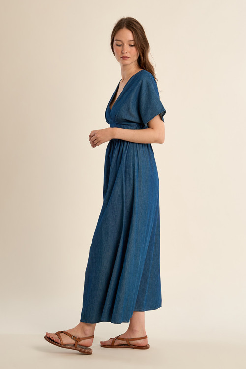 Vestido largo, de manga corta, efecto vaquero.