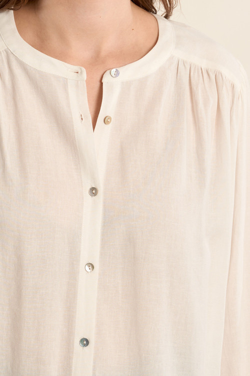 Long-sleeved blouse