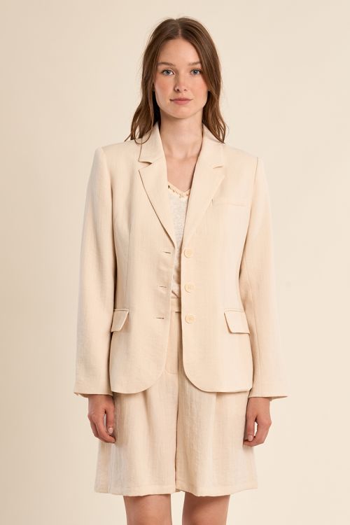 Blazer de mujer de manga larga, cuello y solapa.