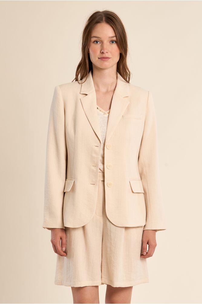 Blazer de mujer de manga larga, cuello y solapa.
