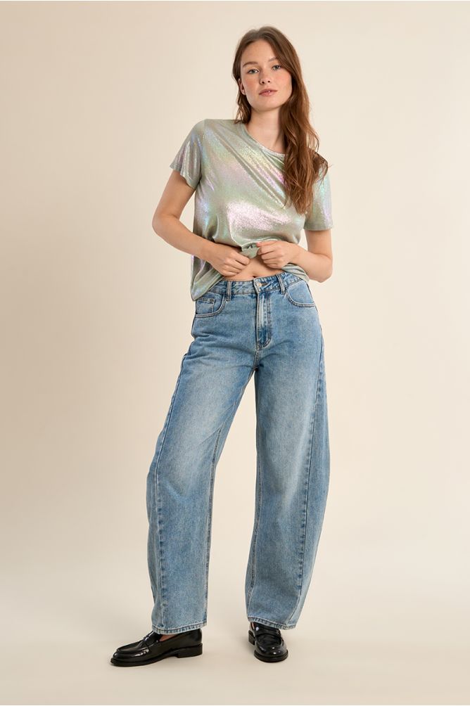 Camiseta de mujer de manga corta, en tejido brillante.