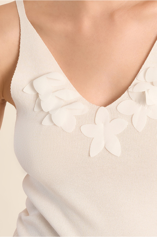 Top de mujer de tirantes, con detalles.