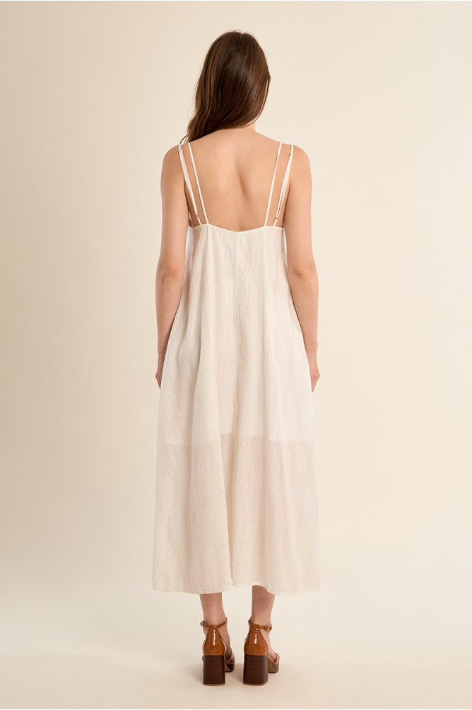 Vestido largo, de doble tirante, espalda descubierta.