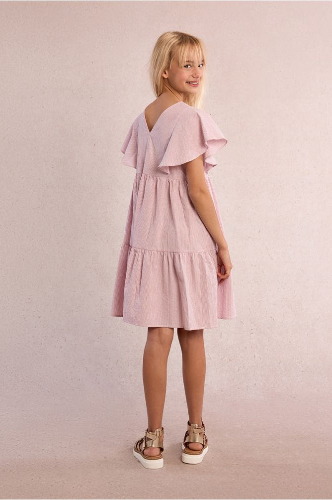 Vestido de niña de manga mariposa, con estampado y volantes.