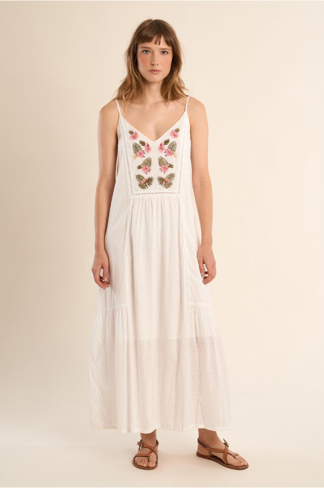 Vestido largo, de tirantes, con detalles bordados.