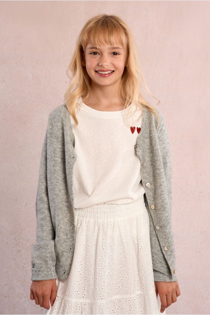 Camiseta de niña de manga corta, estampado corazones.