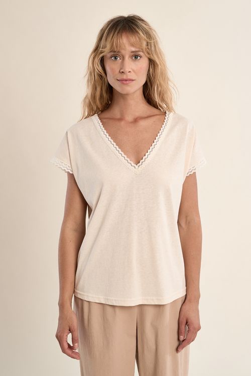 T-shirt à col V, détail dentelle