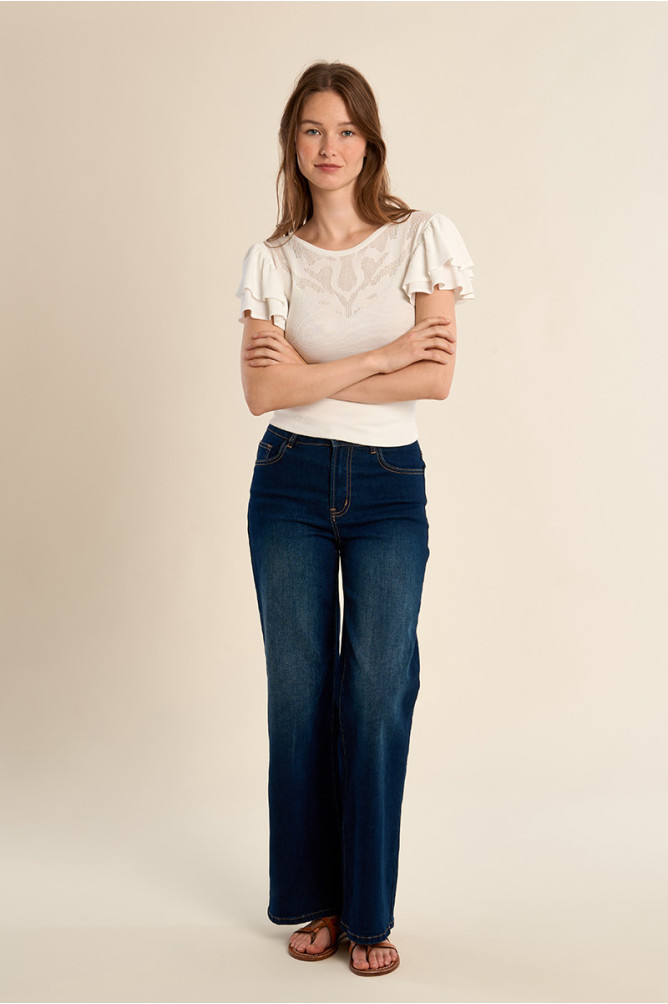 T-shirt with semi-transparent collar